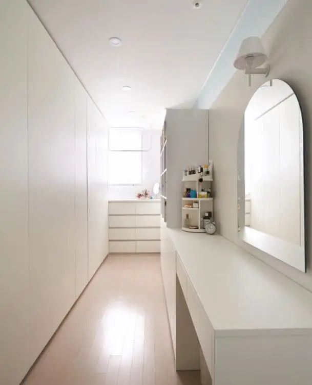 105㎡韓系風(fēng)，開(kāi)放式客餐廚空間，全屋打柜子布局，讓你一眼心動(dòng)