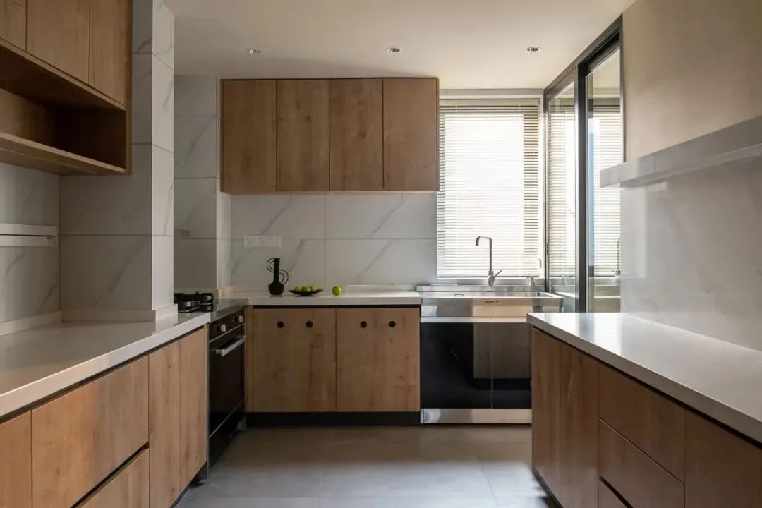 110㎡奶油原木，個性懸空電視墻設(shè)計，暖心治愈的原木空間！