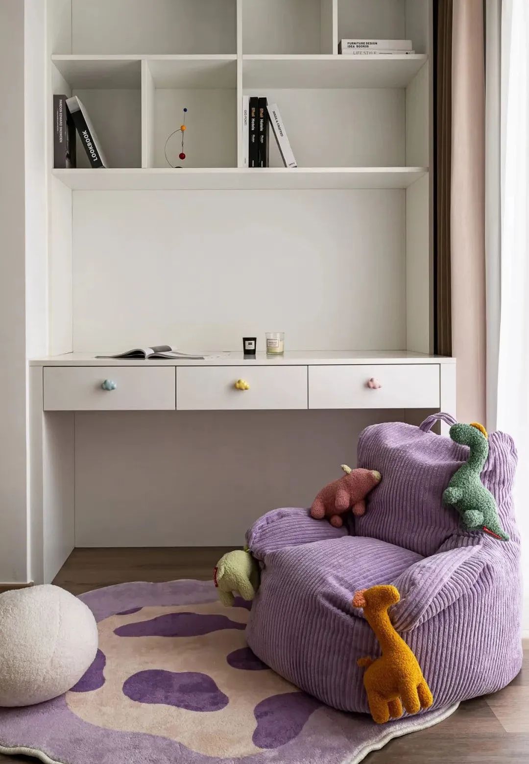 110㎡奶油原木，個性懸空電視墻設(shè)計，暖心治愈的原木空間！